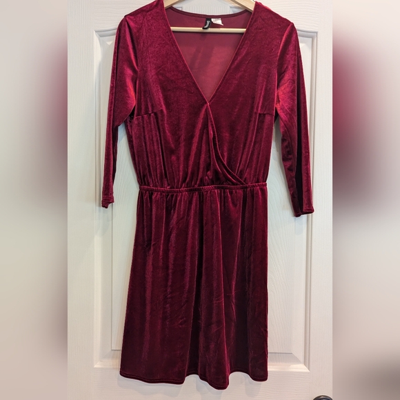 Short Red Velvet Dress from H&M - Picture 5 of 6